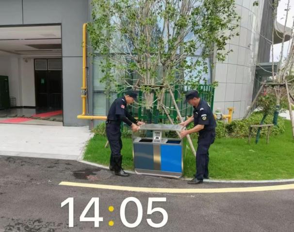 C:/Users/BA/Desktop/風(fēng)雨過后南京保安迅速行動(dòng)，恢復(fù)安“寧”面貌/4.jpg4