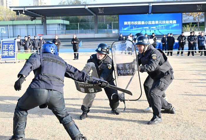 E:/25.12.10后 上傳網(wǎng)站留存/喜報(bào)！南京市保安服務(wù)有限公司建鄴分公司榮獲“校園最小應(yīng)急單元技能競賽”一等獎(jiǎng)/照片/w700d1q75cms.jpgw700d1q75cms