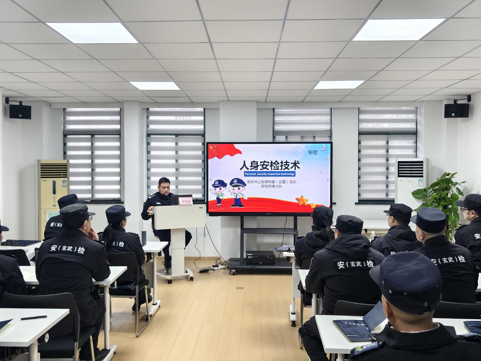 E:/25.12.10后 上傳網(wǎng)站留存/以專業(yè)守護安全 用實戰(zhàn)淬煉本領(lǐng)/照片/17b1ce49eeb5d40b2f805f1f18a45e11.jpg17b1ce49eeb5d40b2f805f1f18a45e11