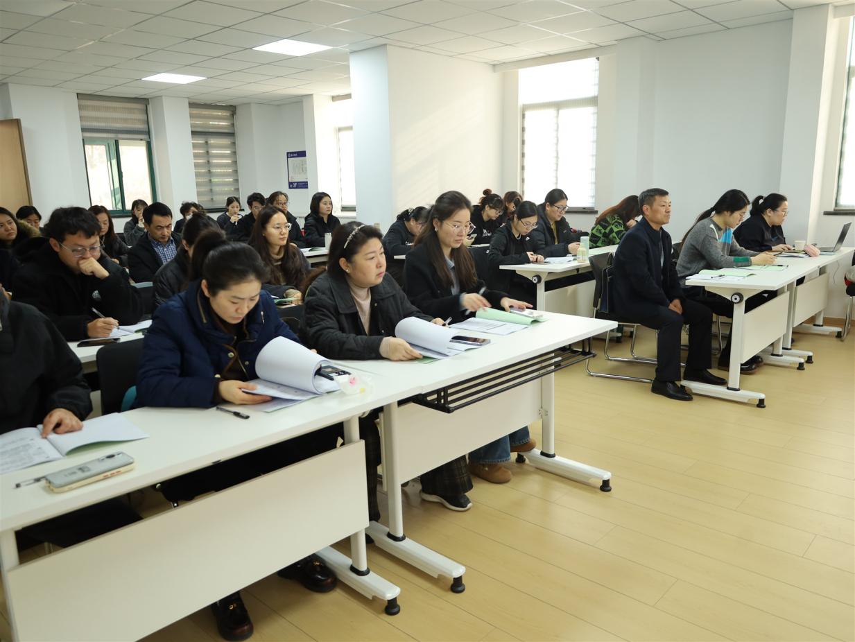 E:/25.12.10后 上傳網(wǎng)站留存/學(xué)新規(guī)強技能 防風(fēng)險促合規(guī)——南京市保安服務(wù)有限公司舉辦新增值稅法專題培訓(xùn)/照片/IMG_9380_副本.jpgIMG_9380_副本