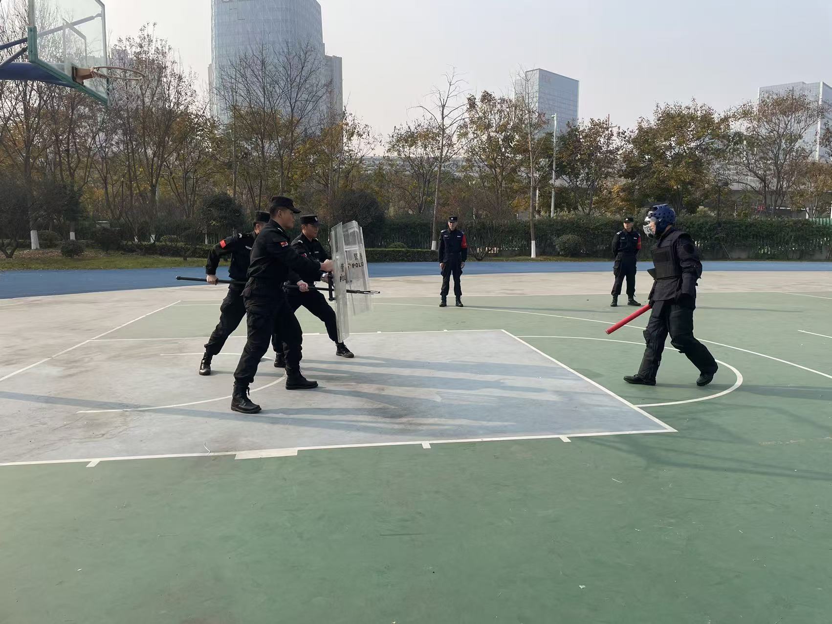 E:/25.12.10后 上傳網(wǎng)站留存/喜報(bào)！南京市保安服務(wù)有限公司建鄴分公司榮獲“校園最小應(yīng)急單元技能競賽”一等獎(jiǎng)/照片/ef12cf02b7bf17801f82f2d7cee6249a.jpgef12cf02b7bf17801f82f2d7cee6249a